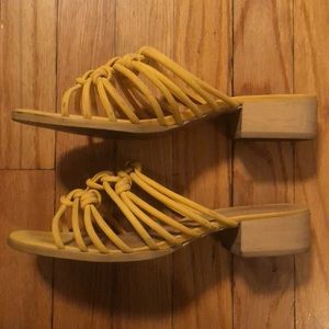 Madewell yellow leather strappy slide sandals, size 8 1/2